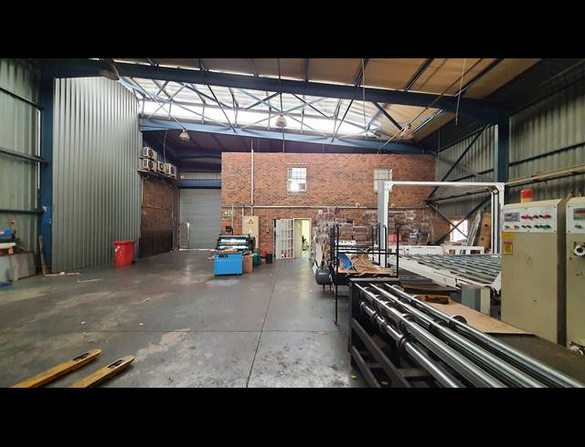 944M² WAREHOUSE TO LET IN SEBENZA